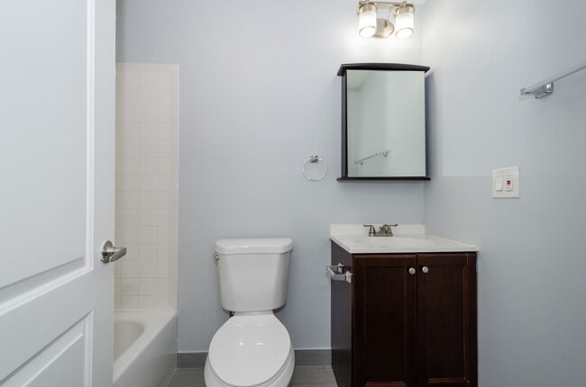 Building Photo - 1609 W Juneway Terrace