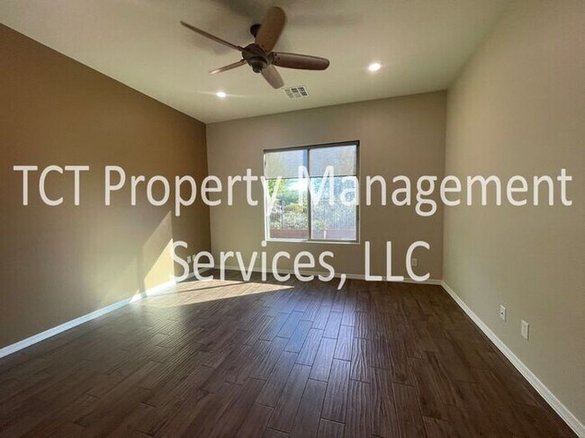 Building Photo - Stunning Home in Gated Community