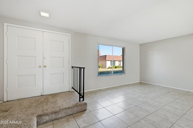 Building Photo - 1628 E Logan Dr