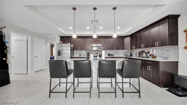 Building Photo - 569 Croydon Ave S