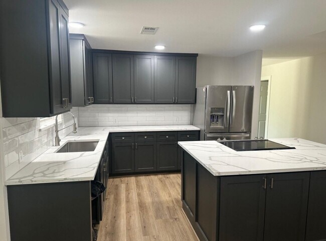 Building Photo - 371 Carriage Trail