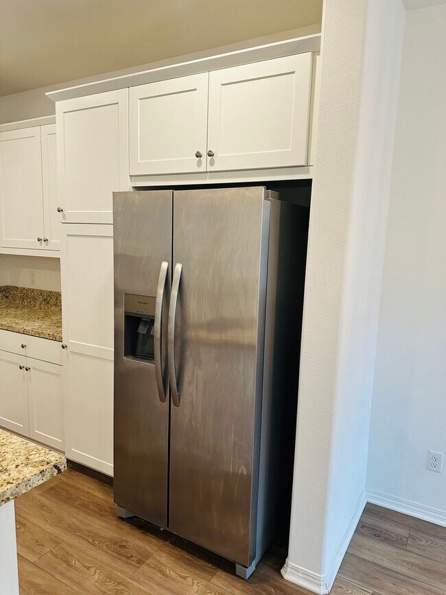 Building Photo - Newly Built 3 Bed Condo for Rent in Winche...
