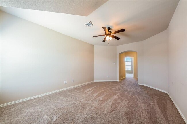 Building Photo - 2005 Santa barbara Ct