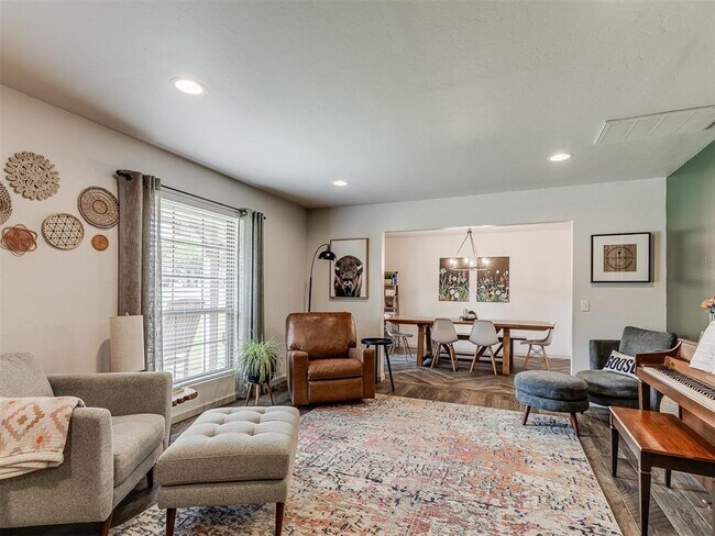 Building Photo - 801 Rock Hollow Rd