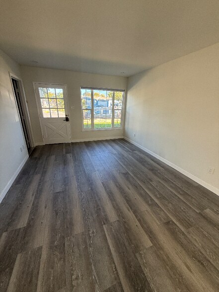 Building Photo - 4564 Onondaga Ave