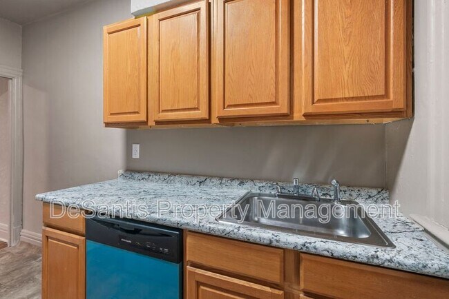 Building Photo - 512 S Millvale Ave