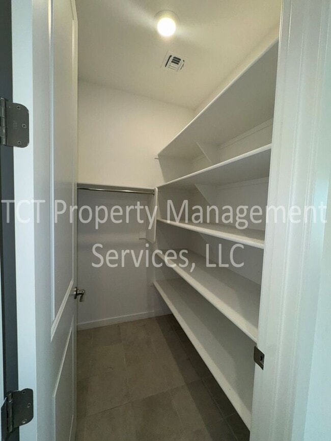 Building Photo - Beautiful newer home in San Tan Groves