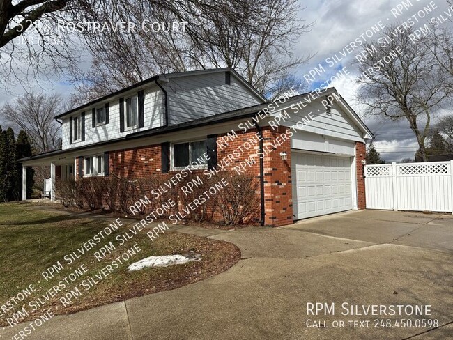 Building Photo - Spacious 3-bedroom