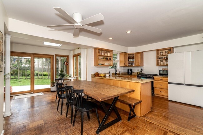 Building Photo - 1800 Lark Ln