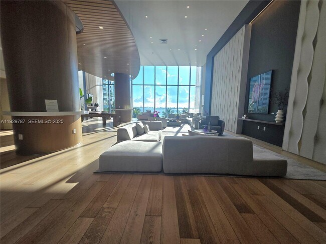 Building Photo - 460 NE 28th St