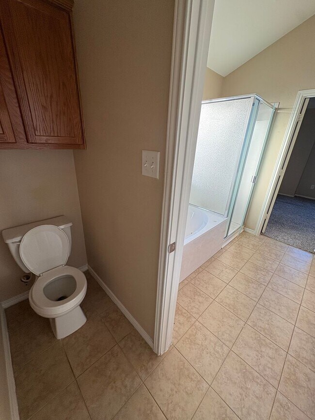 Building Photo - AVAILABLE NOW