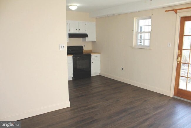 Building Photo - 214 Lexington Rd