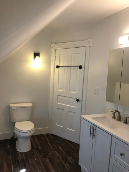 Bathroom - 916 Harrison Ave