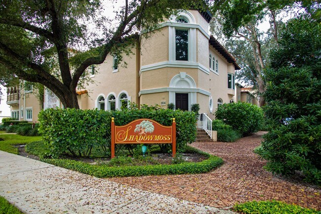 Building Photo - ** OLDE NAPLES ** 3 BED + DEN / 3 BATH - GARAGE - WALK TO BEACH & DOWNTOWN - SHORT TERM RENTAL