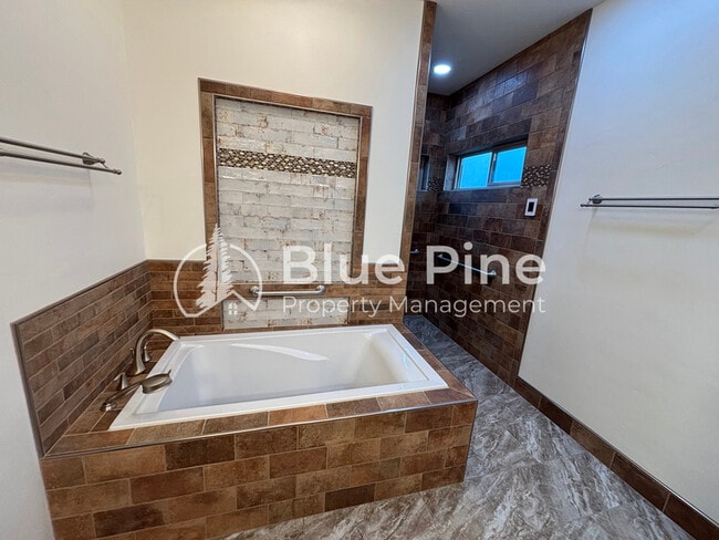 Building Photo - 5245 Jupiter Hills Dr