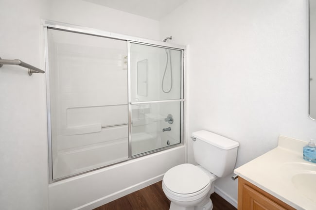 Building Photo - 4 Bed 2.5 Bath NEW MANAGEMENT!!!