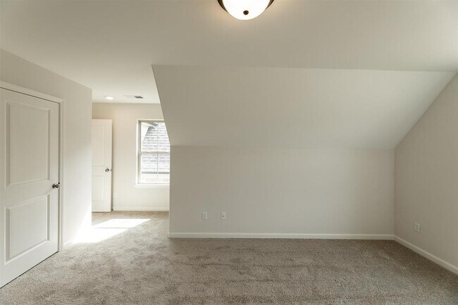 Building Photo - 125 Dogwood Springs Dr