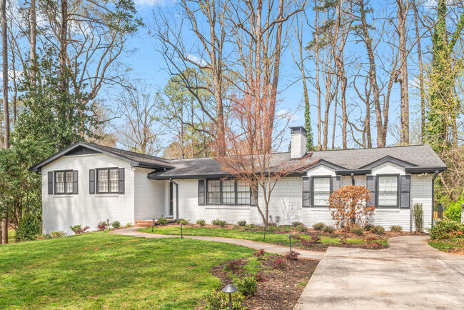 Building Photo - 550 High Point Ln