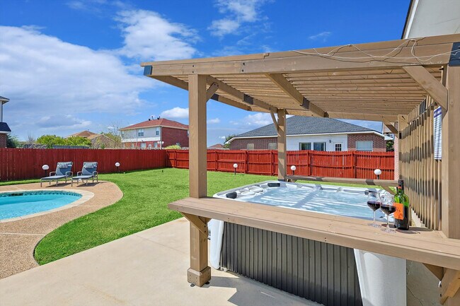 Building Photo - 521 E Robin Ct