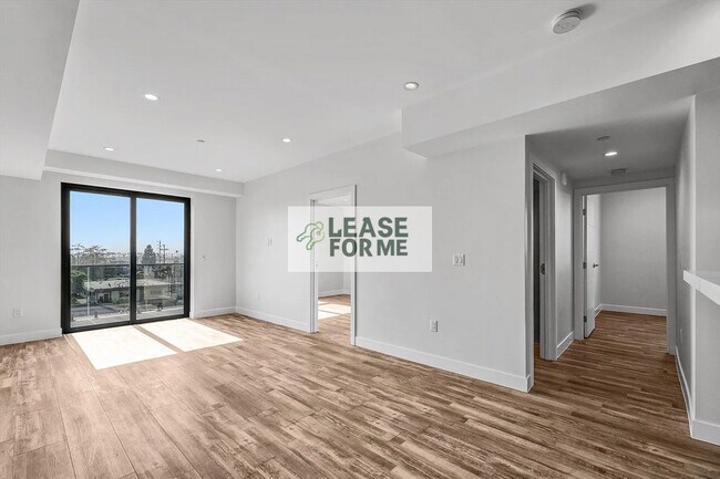 Building Photo - 1538 S Wilton Pl