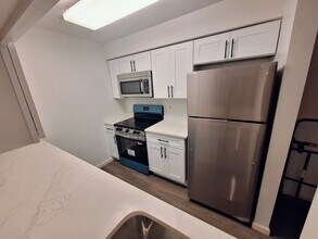 Building Photo - 1015 Ravens Crest Dr