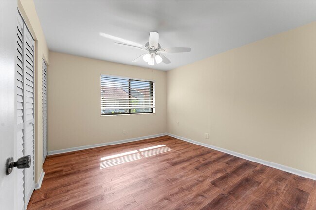 Building Photo - 817 SE 12th Ct