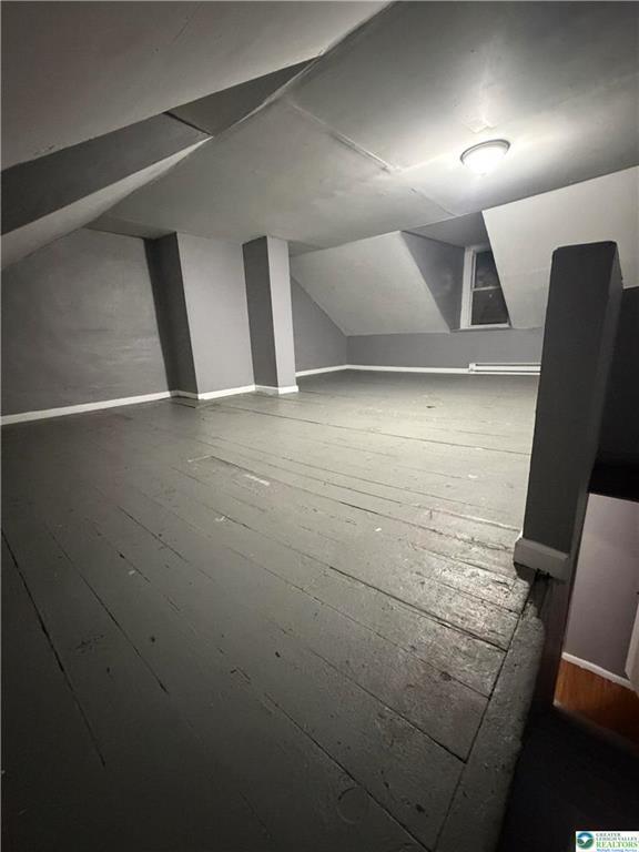 Building Photo - 626 Oak St