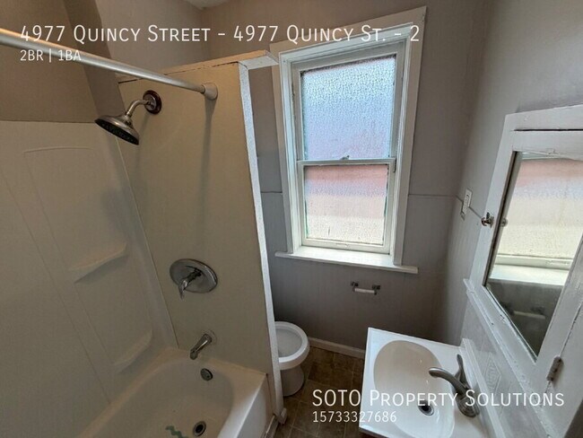 Building Photo - 4977 Quincy St