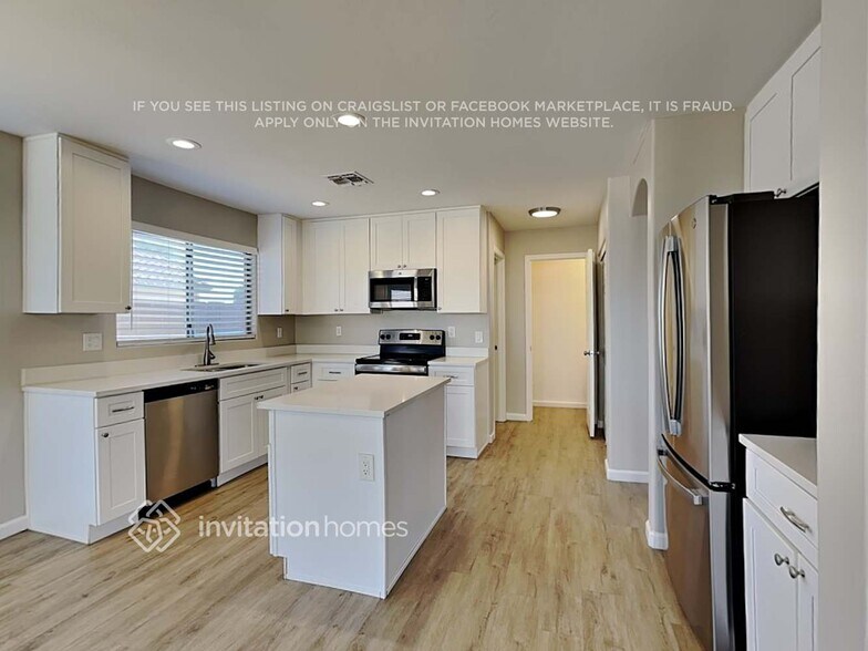 Building Photo - 3274 E Bonanza Rd