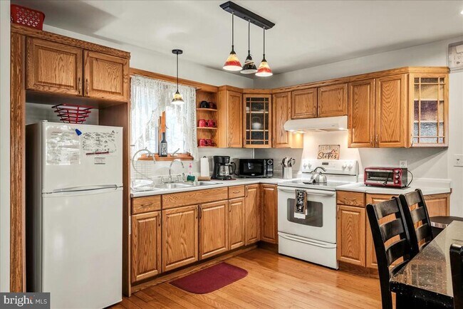 Building Photo - 31 Middle Village Way