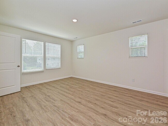 Building Photo - 1725 E Cloaninger Ave