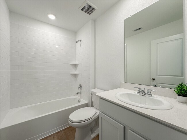 Building Photo - 1515 Las Cuevas Dr