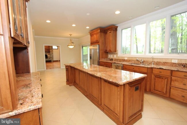 Building Photo - 10208 Sorrel Ave