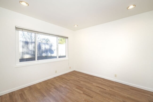 Building Photo - Wonderfully Located 3 Bed, 1 Bath Home- Close to Michell Park + Library, Shops, and More!