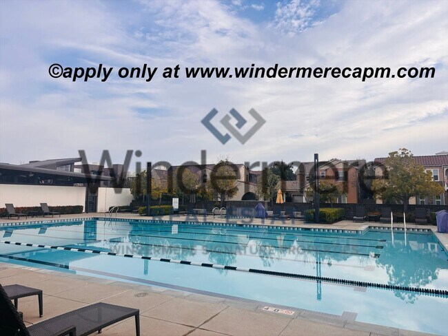 Building Photo - Modern Living in the heart of McKinley Village!