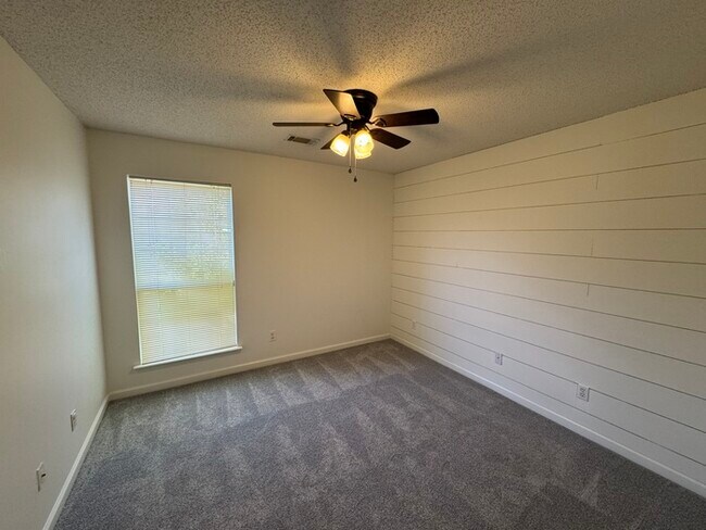 Building Photo - Nice 3 bedroom 2 bathroom home in Bryant