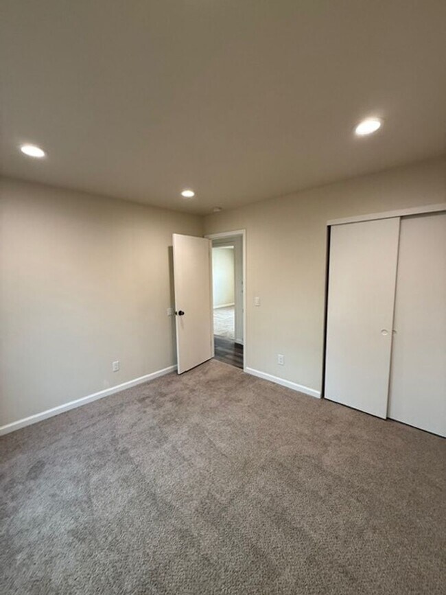 Building Photo - 3 Bedroom/2 Bathroom Home Available in Rincon Valley!