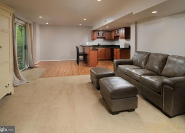 Building Photo - 391 Windermere Dr