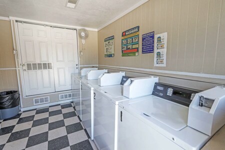 Building Photo - 3233 Bonnie Dr