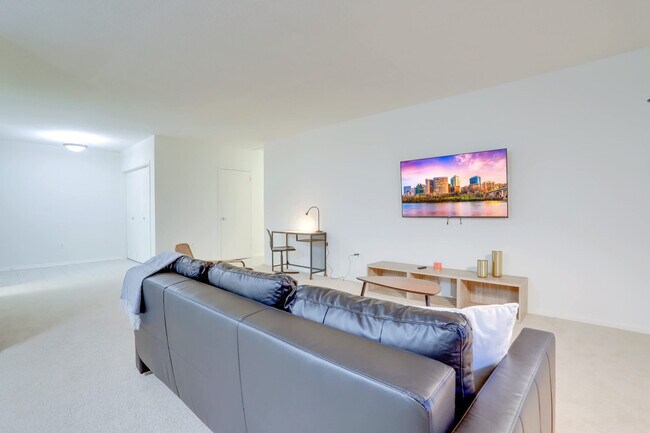 Building Photo - 1600 S Eads St