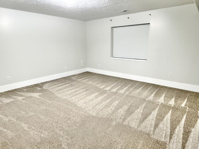 Building Photo - 1729 Colchester Ct