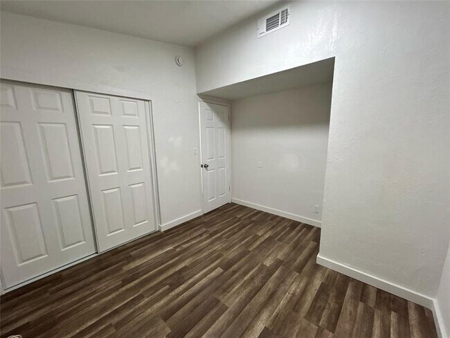 Building Photo - 417 SW 25th Terrace