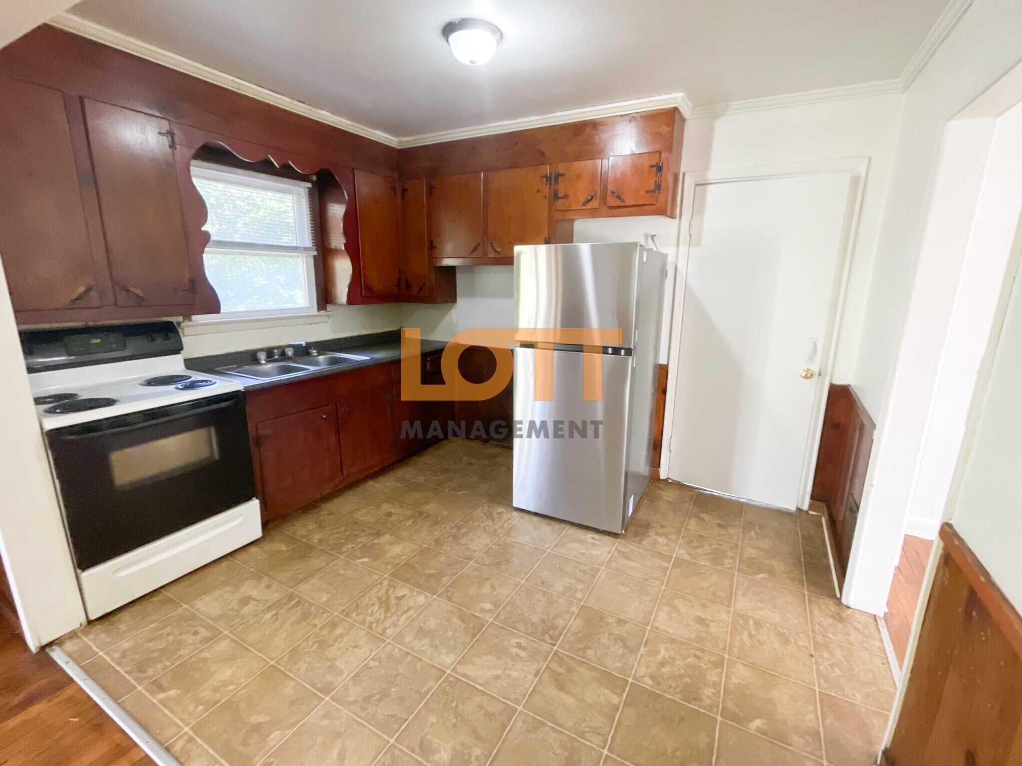 Building Photo - 42 West Ave