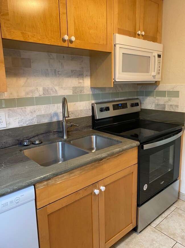 Building Photo - Keauhou Kona Surf & Racquet Club 3 Bedroom, 2 Bathroom