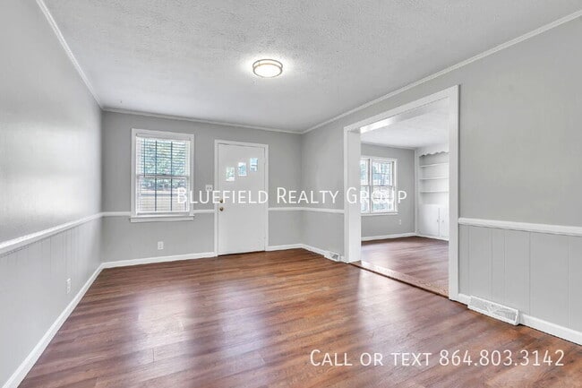 Building Photo - 107 111 River Rd Cir