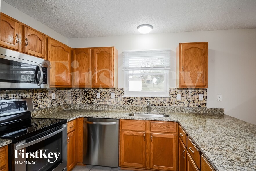 Building Photo - 2005 Rosedale Ct