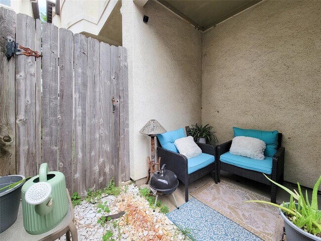 Building Photo - 1421 Bremond St