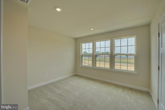 Building Photo - 324 E Grn St