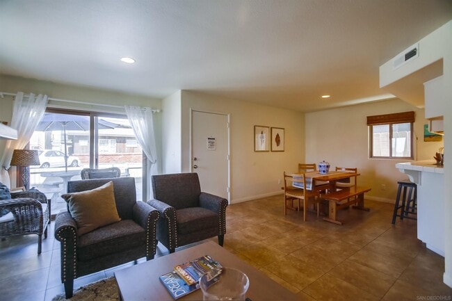 Building Photo - 803 El Carmel Pl