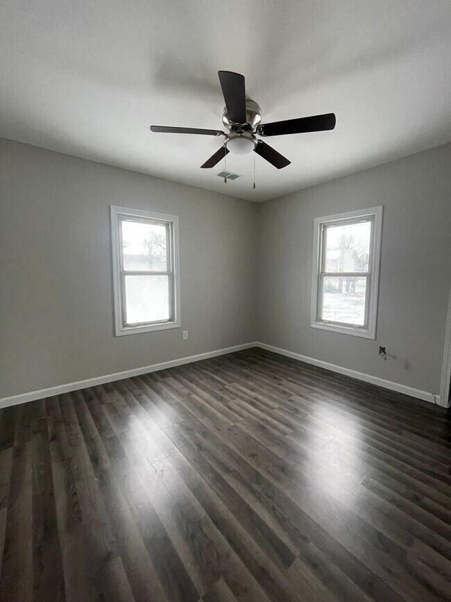 Building Photo - 2bd 1ba House for Rent Hudson, IA